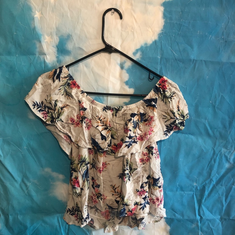 Short off the sleeve floral top